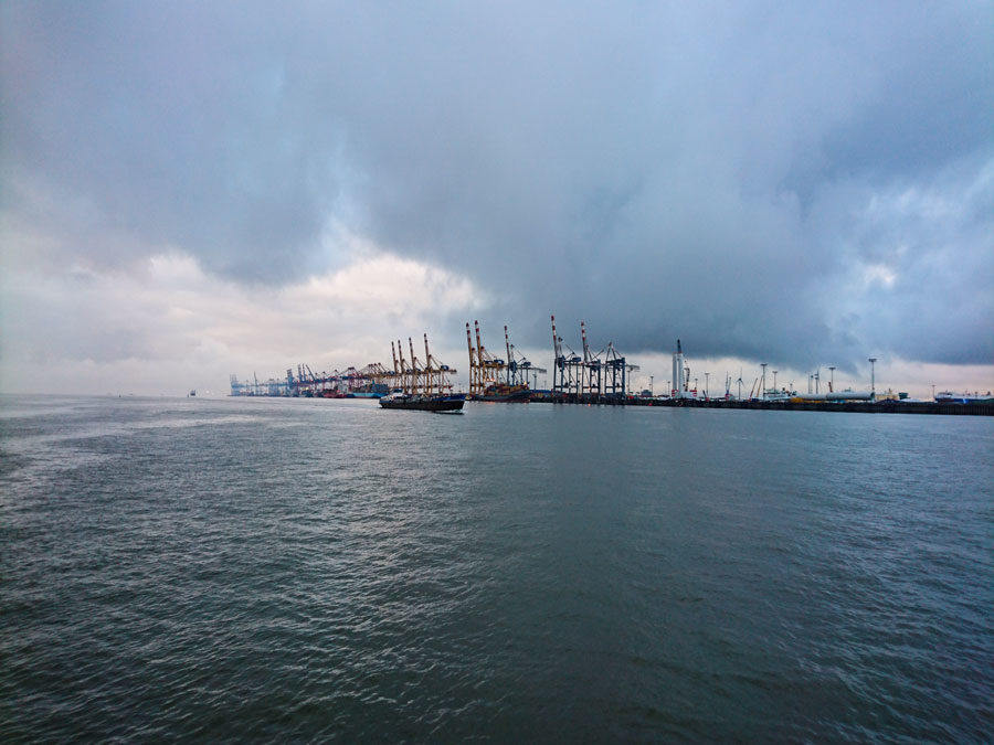 Bremerhaven - Containerkaje Überseehäfen
