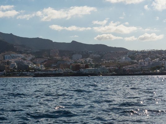 Teneriffa Urlaub - Las Americas vom Wasser aus