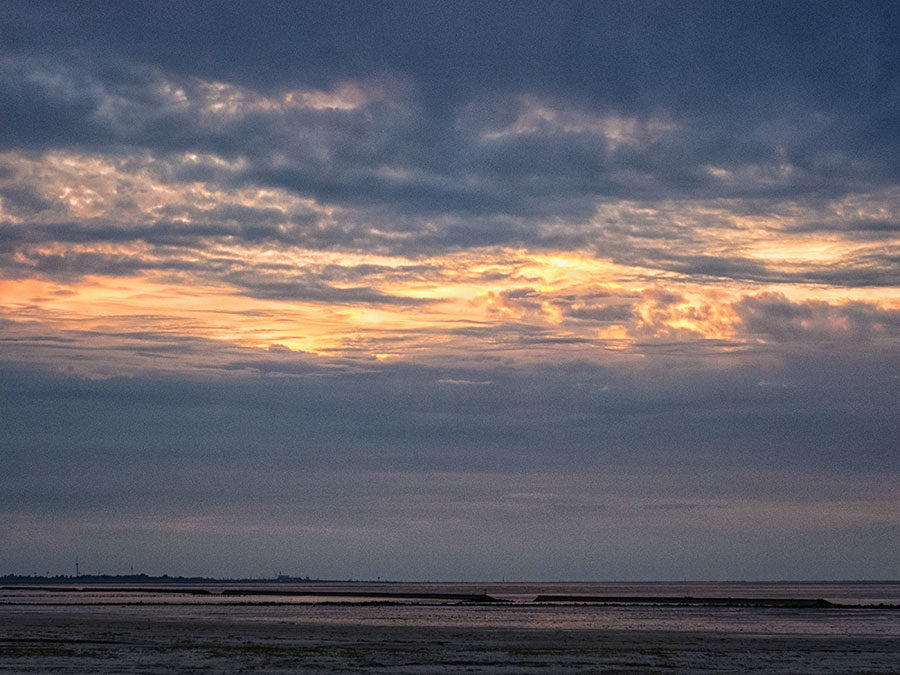 Schlafstrandkorb Bensersiel -Sonnenuntergang bei Ebbe