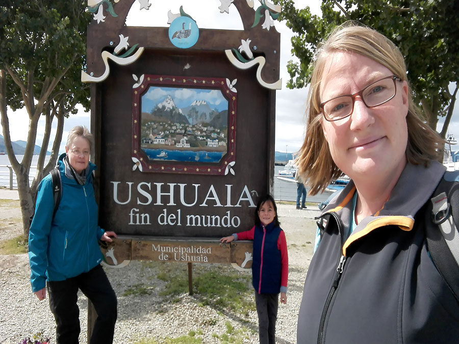 Eva mit ihrer Tochter und Mutter in Argentinien