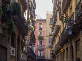 Barcelona gotisches Viertel Häuserschlucht