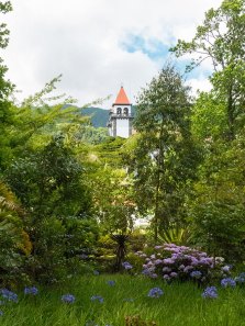 Terra-Nostra-Park-Aussicht-Kirche-Furnas