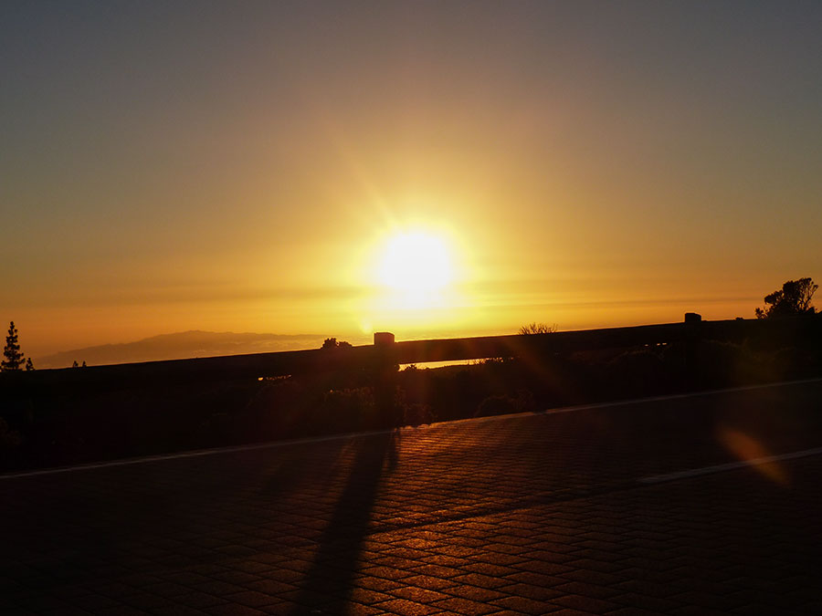 Sonnenuntergang über den Wolken im Teide Nationalpark